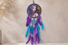 ATRAPASUEÑOS MUJER ENVUELTA POR FLORES Y JOYAS MISTICAS EN TONOS VIOLACEOS 60 X 17 CM. ATRAPASUEÑOS MUJER ENVUELTA POR FLORES Y JOYAS MISTICAS EN TONOS VIOLACEOS 60 X 17 CM.