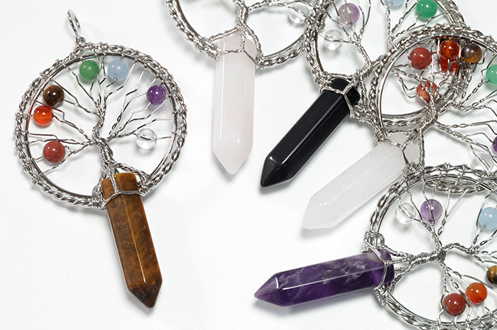 COLGANTE DE COBRE ARBOL DE LA VIDA 7 CHAKRAS Y PUNTA MINERAL (MINERALES SURTIDOS)