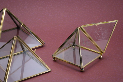 PIRAMIDE CRISTAL ACCESIBLE 10CM APROX C/PENTAGRAMA