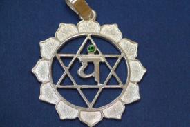 JOYERIA | 4º  CHAKRA ANAHATA ZIRCONITA VERDE EN PLATA DE LEY, 3,5 CMS