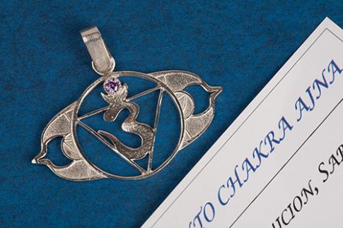 JOYERIA | 6 CHAKRA AJNA ZIRCONITA AMATISTA EN PLATA DE LEY, 4.2 X 3 CMS