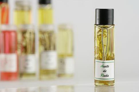 ACEITES PARA RITUAL | ACEITE DE RUDA. Limpiezas y proteccin (15 ml).