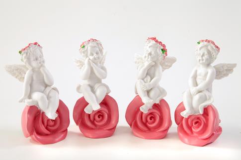FIGURAS ANGELES | ANGELITO COLOR BLANCO CON CORONA DE FLORES ROSA SENTADO SOBRE ROSA 8CM