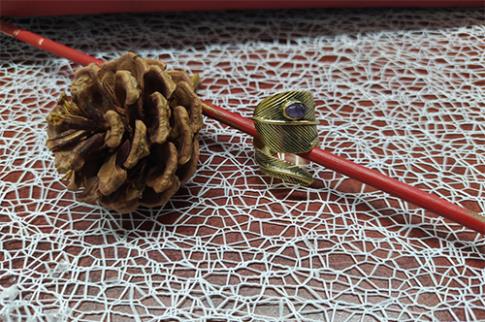 COMODIN | ANILLO BRONCE PLUMA AJUSTABLE CON AMATISTA