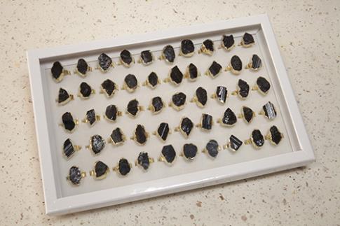 COLLARES, PULSERAS, PENDIENTES Y ANILLOS MINERALES | ANILLO MINERAL EN BRUTO TURMALINA