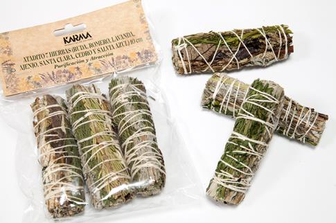 SAHUMITO | ATADITO 7 HIERBAS (RUDA, ROMERO, LAVANDA, AJENJO, SANTA CLARA, CEDRO (Croton lechleri) Y SALVIA AZUL) 10 CM (Purificacion y Atraccion)
