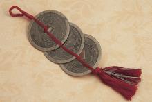 ATRAE ABUNDANCIA Y ACTIVA TU BUENA SUERTE CON EL TALISMÁN DE MONEDAS I CHING Y CORDÓN ROJO ATRAE ABUNDANCIA Y ACTIVA TU BUENA SUERTE CON EL TALISMÁN DE MONEDAS I CHING Y CORDÓN ROJO