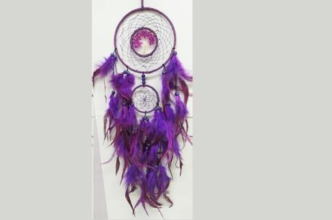 ATRAPASUEOS | ATRAPASUEOS CON ARBOL DE MINERALES CHIP Y PLUMAS COLOR VIOLETA