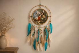 ATRAPASUE�OS | ATRAPASUE�OS MUJER INDIA ACOMPA�ADA DE LOBO BLANCO 70 X 25 CM.