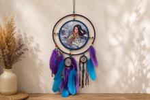 ATRAPASUE�OS MUJER INDIA ACOMPA�ADA POR 2 LOBOS BLANCOS 70 X 25 CM.