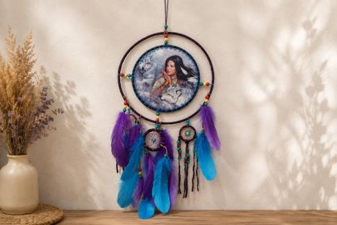 COMODIN | ATRAPASUE�OS MUJER INDIA ACOMPA�ADA POR 2 LOBOS BLANCOS 70 X 25 CM.