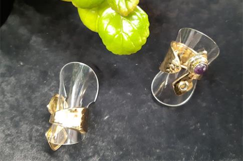 COMODIN | (BAJA) ANILLO BRONCE CON AMATISTA Y ROMBO AJUSTABLE.
