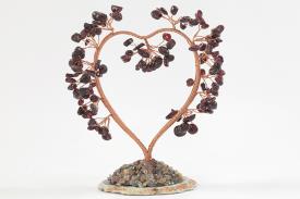 FENG SHUI, VARIOS | BONSAI CHIPS GRANATE EN FORMA DE CORAZON CON BASE DE AGATA 13 CM