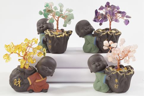 COMPLEMENTOS FENG SHUI | BONSAI ESTILO MACETA CON MONJE BUDISTA (CUARZO ROSA) 10 X 10 CM