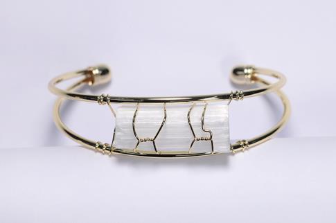 COLLARES, PULSERAS, PENDIENTES Y ANILLOS MINERALES | BRAZALETE DOBLE ABIERTO METAL DORADO CON BARRITA DE SELENITA