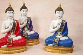 BUDAS Y GANESHAS | BUDA DE RESINA BLANCO CON ROPAS DE COLORES 18X19CM COLORES SURTIDO