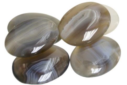 COMODIN | CANTO RODADO PLANO DE AGATA GRIS (2,5-3,5 CMS APROX.)