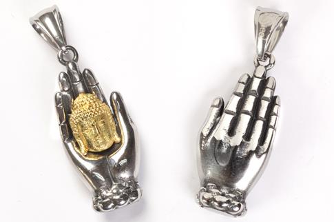 AMULETOS Y TALISMANES | COLGANTE ACERO BUDA DORADO EN MANO
