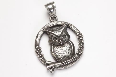 AMULETOS Y TALISMANES | COLGANTE ACERO BUHO EN CIRCULO FLORAL
