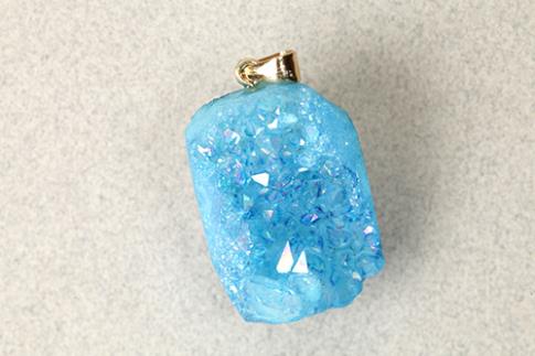 COLGANTES DE MINERALES | COLGANTE ACERO DRUSA AQUA AURA 2,5 X 4 CM APROX
