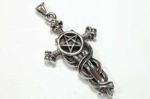 AMULETOS Y TALISMANES | COLGANTE ACERO ESPADA CON PENTACULO