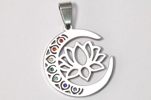 AMULETOS Y TALISMANES | COLGANTE ACERO FLOR DE LOTO CON LUNA 7 CHAKRAS
