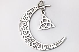 Novedades | COLGANTE ACERO LUNA LABRADA CON TRIQUETA