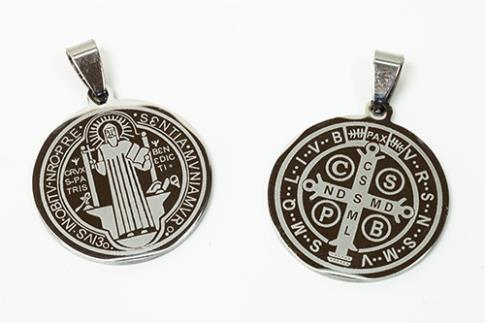 AMULETOS Y TALISMANES | COLGANTE ACERO SAN BENITO CON DISEO A DOS CARAS 2,5 X 3.5 CM