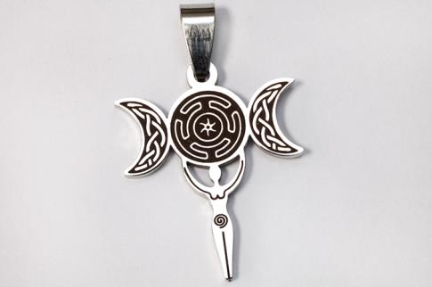 AMULETOS Y TALISMANES | COLGANTE ACERO TRIPLE LUNA LABRADA SOSTENIDA POR DIOSA DE LA FERTILIDAD
