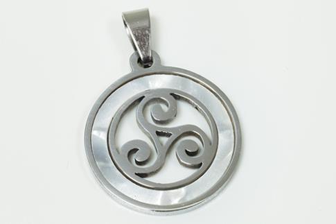 AMULETOS Y TALISMANES | COLGANTE ACERO TRIQUETA C/NACAR 2 X 2,8 CM