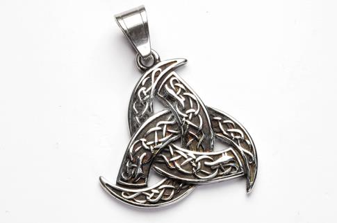 AMULETOS Y TALISMANES | COLGANTE ACERO TRIQUETA ENTRELAZA IRREGULAR
