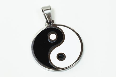 AMULETOS Y TALISMANES | COLGANTE ACERO YIN YANG BLANCO Y NEGRO 2 X 2,7 CM