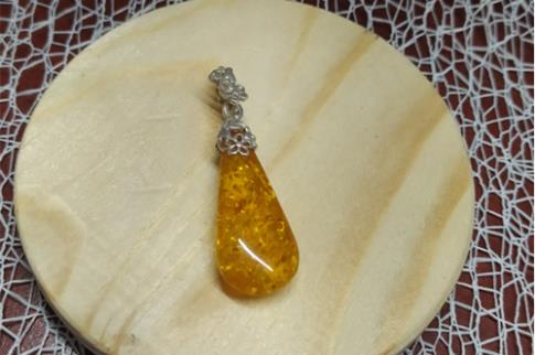 COMODIN | COLGANTE AMBAR 2.70 GRAMOS APROX.
