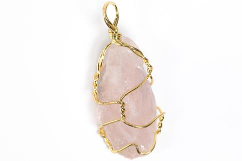 COLGANTES DE MINERALES | COLGANTE CUARZO ROSA EN BRUTO ENVUELTO EN ALAMBRE 2X3CM