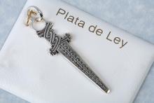 COLGANTE DAGA DE PLATA 4.5 CM. (ESPADA DE SAN MIGUEL)