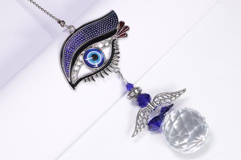 TALISMANES | COLGANTE FENG SHUI OJO DE RA CON ALAS DE ANGEL 33 CM.