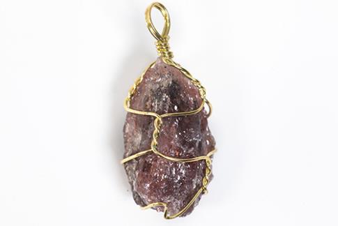 COLGANTES DE MINERALES | COLGANTE LEPIDOLITA EN BRUTO ENVUELTO EN ALAMBRE 2X3CM
