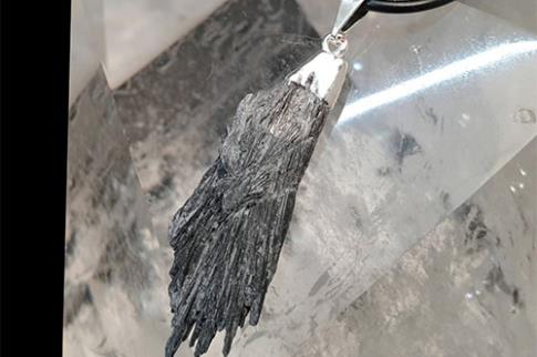 COLGANTES DE MINERALES | COLGANTE METAL ESCOBA DE BRUJA (TARAMITA)