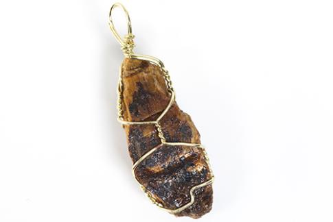 COLGANTES DE MINERALES | COLGANTE OJO DE TIGRE EN BRUTO ENVUELTO EN ALAMBRE 2X3CM