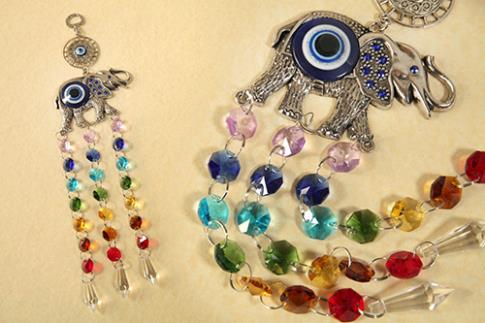 AMULETOS Y TALISMANES | COLGANTE OJO TURCO CON DISEO ELEFANTE Y CRISTALES 7 CHAKRAS 10X35CM
