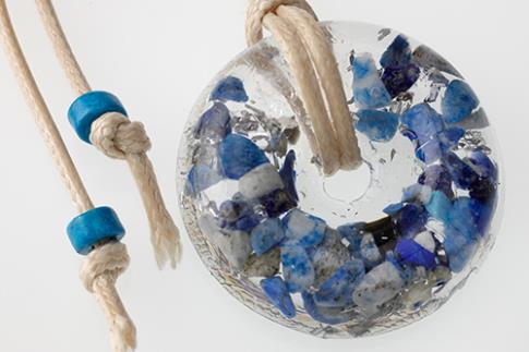 COMODIN | COLGANTE ORGONITA 4,1X1 CMS LAPISLAZULI