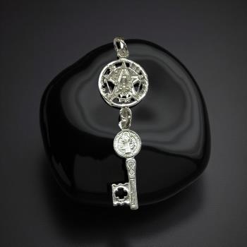 JOYERIA | COLGANTE PLATA DOBLE INTENCION TETRAGRAMATON Y LLAVE SAN BENITO