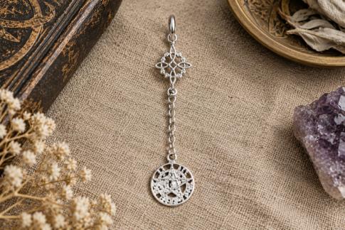 COLGANTES | COLGANTE PLATA DOBLE PROTECCION CON CADENA ENTRE DIJES 4,5CM (NUDO DE BRUJAS 0,9CM Y TETRAGRAMMATON 1CM)