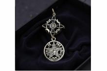 COLGANTE PLATA DOBLE PROTECCION (NUDO DE BRUJAS CON PENTAGRAMA) COLGANTE PLATA DOBLE PROTECCION (NUDO DE BRUJAS CON PENTAGRAMA)