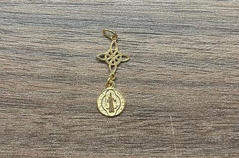COLGANTES | COLGANTE PLATA DORADO DOBLE PROTECCI�N CON SAN BENITO DORADO 2,5CM (NUDO DE BRUJAS 1CM Y MEDALLA SAN BENITO DOBLE CARA 0,9CM)