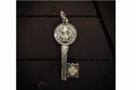 Novedades | COLGANTE PLATA LLAVE MEDALLA DE SAN BENITO