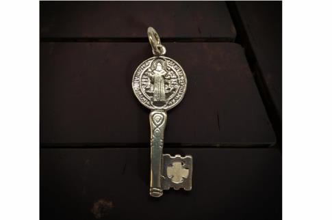 JOYERIA | COLGANTE PLATA LLAVE MEDALLA DE SAN BENITO