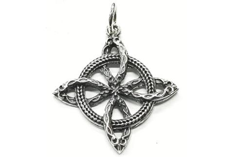 COMODIN | COLGANTE PLATA NUDO DE BRUJAS GRABADO 3.7 CM.
