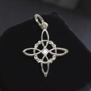 Novedades | COLGANTE PLATA NUDO DE BRUJAS MINI