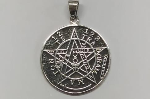 COLGANTES | COLGANTE PLATA TETRAGRAMMATON CON RELIEVE 3CM